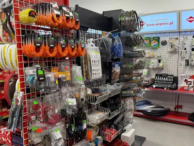 Regał narzędzi i akcesoriów warsztatowych