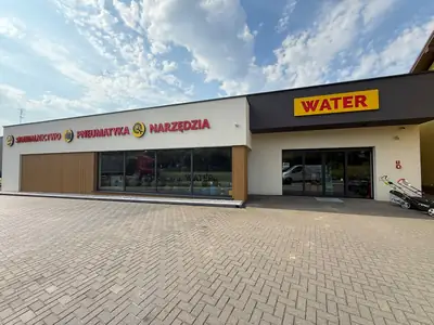 Elewacja sklepu WATER z szyldem Spawalnictwo Pneumatyka Narzędzia